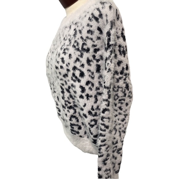 Francesca’s Mi Ami Eyelash Cozy Sweater White & Black Size Medium - Picture 4 of 10